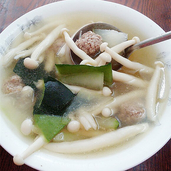 鲜甜海鲜菇冬瓜肉丸汤