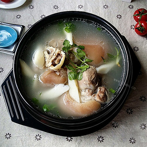 营养山药炖蹄髈