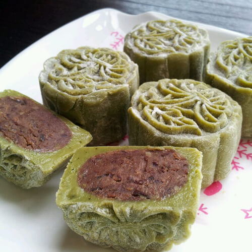 美味的广式核桃豆沙月饼