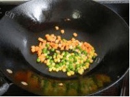 扬州炒饭做法图解4)