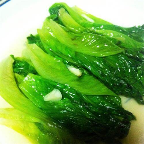 青翠的抄生菜