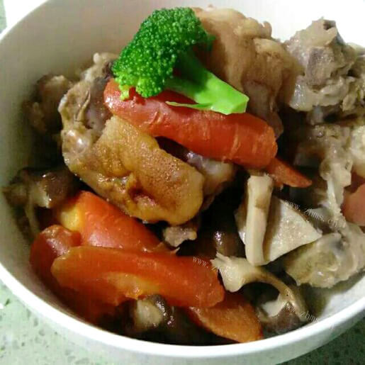 胡萝卜香菇炖猪蹄