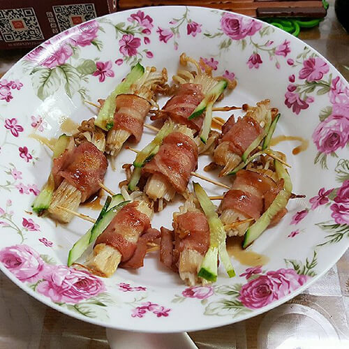 美味的香煎双菇肉卷