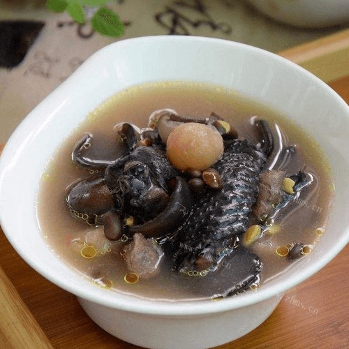 美味乌鸡炖黑豆
