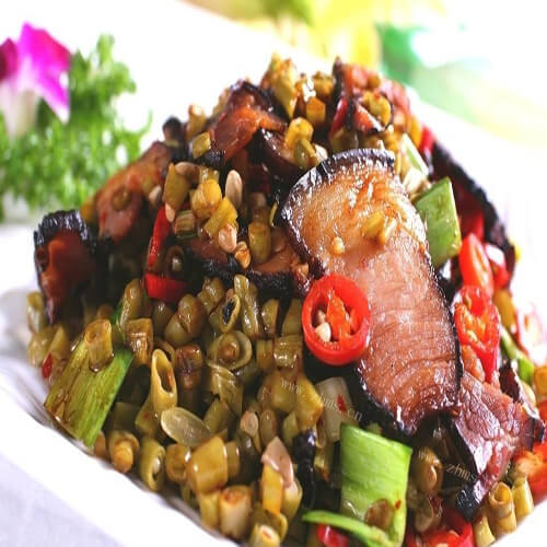 香气诱人的腊肉炒酸四季豆