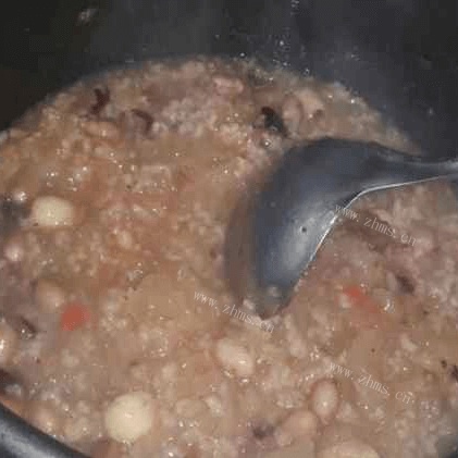 美味早餐银耳莲子粥做法图解5)