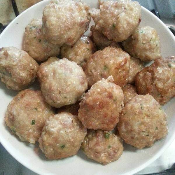 美味的肉圆子火锅