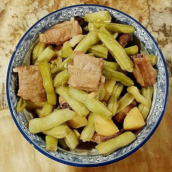 美味的鸡架炖芸豆