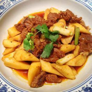 美味的猪肉炖山药豆角