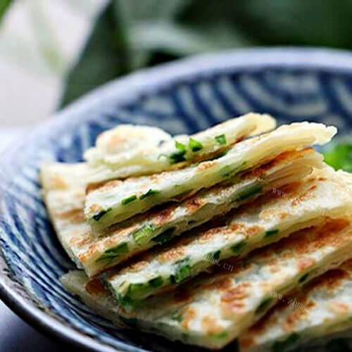 精致的饺子皮版葱花饼