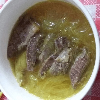 美味的咖喱牛肉粉丝汤做法图解5)