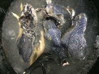 不错的花旗参石斛煲竹丝鸡汤做法图解3)