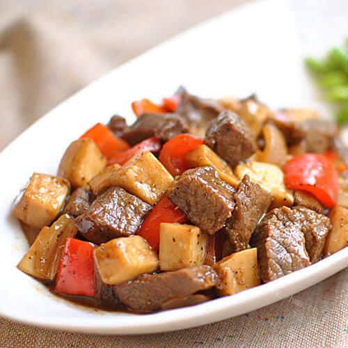 美味的黑蒜牛肉粒