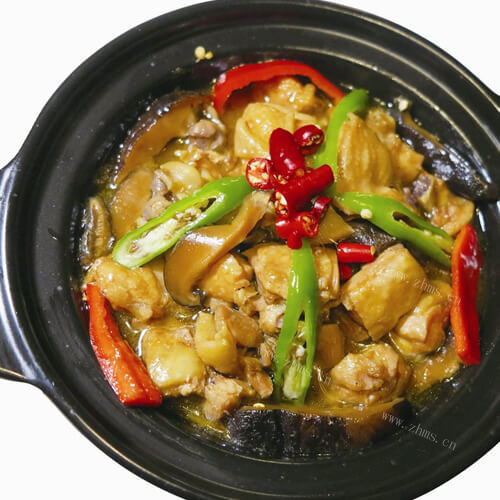 美味的怪味鸡腿砂锅饭