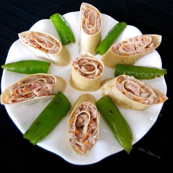 美味的榨菜豆腐皮包肉卷