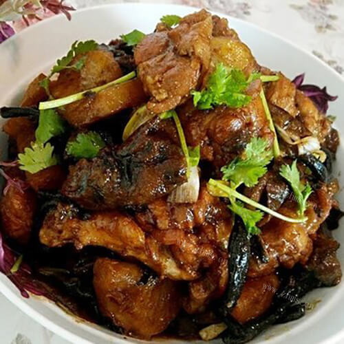 可口的红烧鸡腿蘑菇