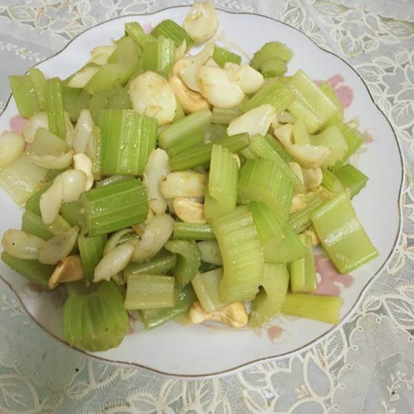 爽口的西芹炒豆瓣