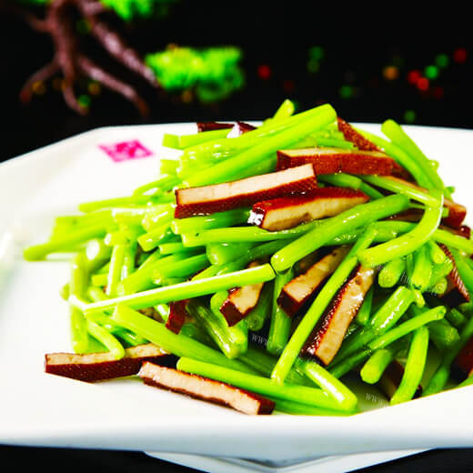 美味的茼蒿拌豆腐干