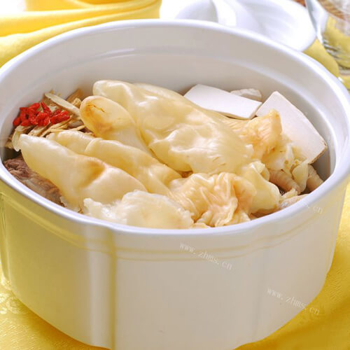 美味的龙骨花胶汤