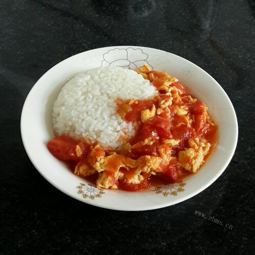 美味的西红柿炒牛肉炒蛋盖浇