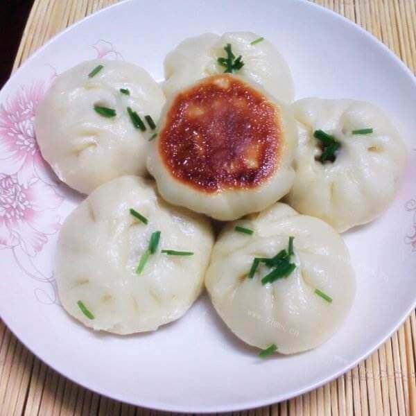 美味的香菇虾仁生煎包