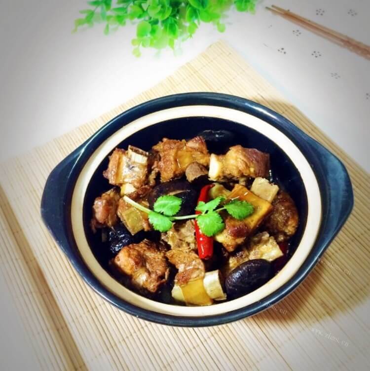 美味的香菇丸子砂锅