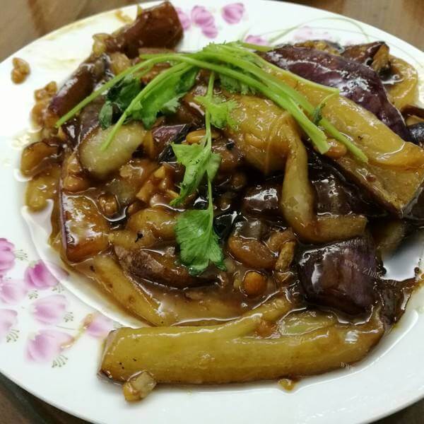 可口的酱烧茼蒿