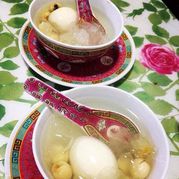 美味的桃胶炖莲子