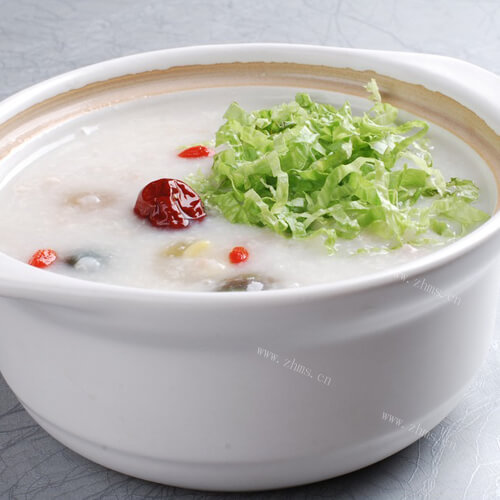 营养美味的鸡毛菜牛肉粥