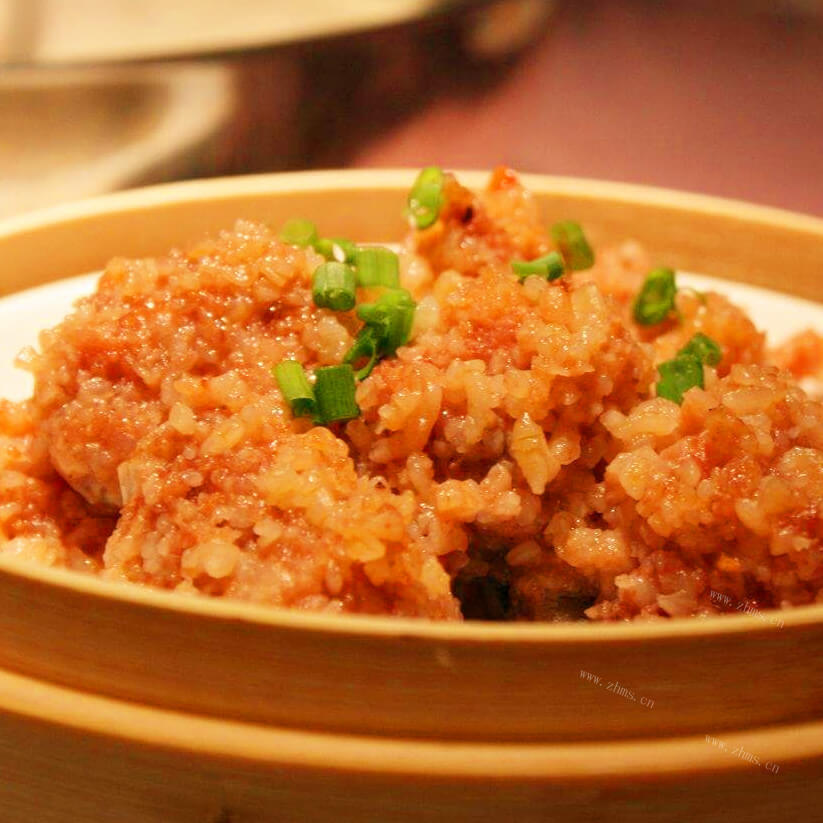 美味的番薯粉蒸排骨