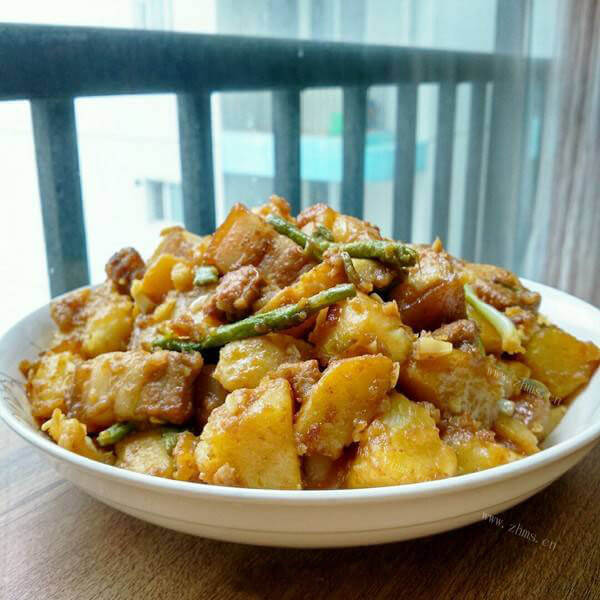 简单电饭煲版土豆芸豆炖排骨