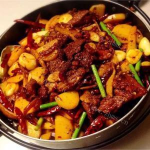 美味的干锅腊肉茶树菇