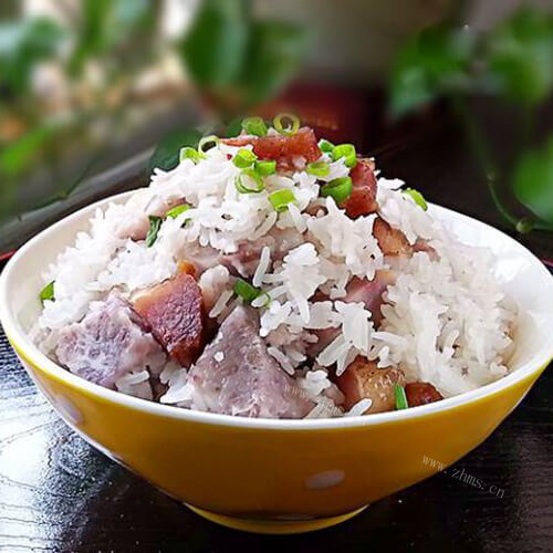 家常芋头腊肉饭