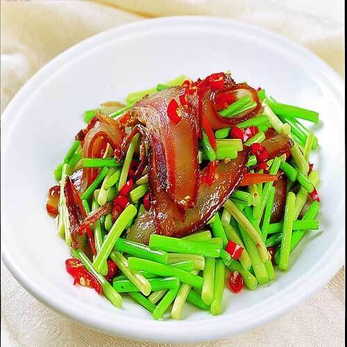 秘制蒜苗炒酱肉 