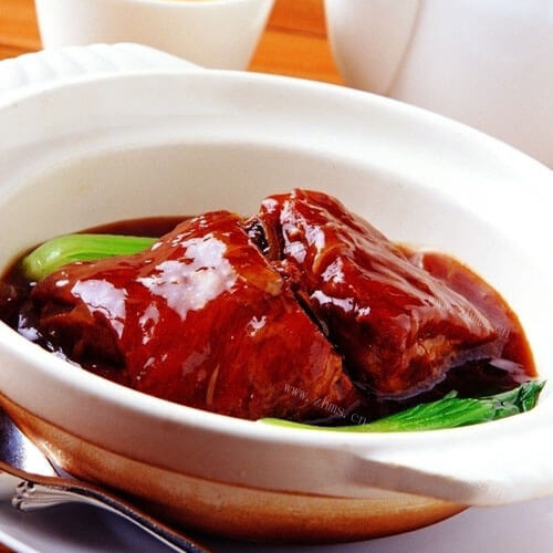 美味的酱焖糯米肘子