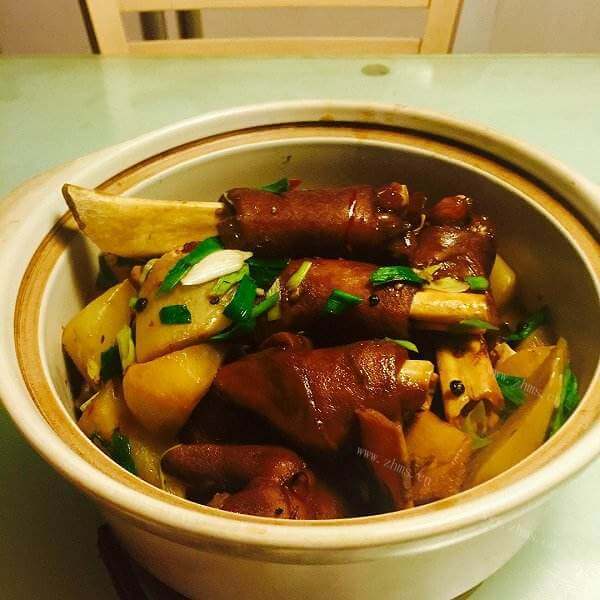 好吃的萝卜焖羊蹄 