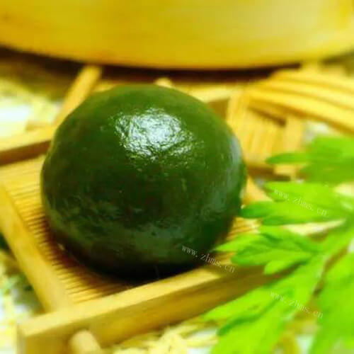 绿色的艾草粄