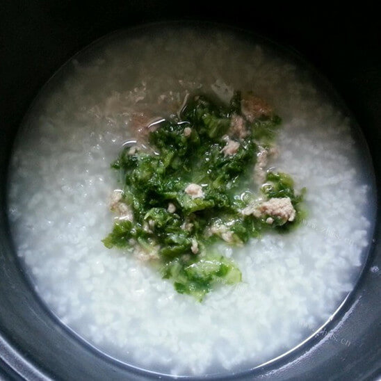 香甜的小白菜牛肉粥