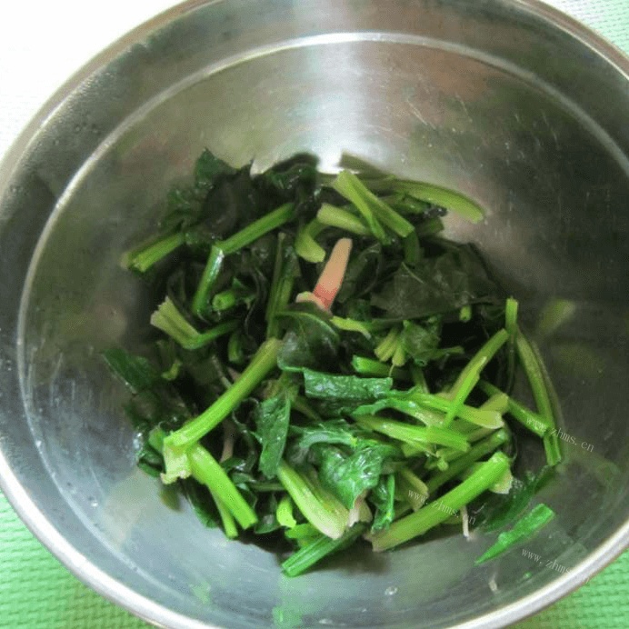 菠菜猪肝汤做法图解5)