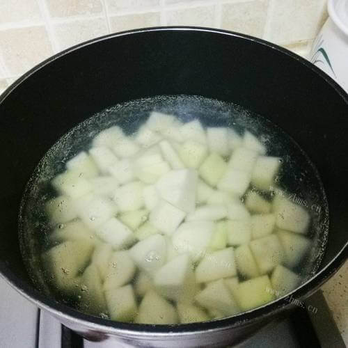 自制全世界简单的土豆浓汤做法图解3)