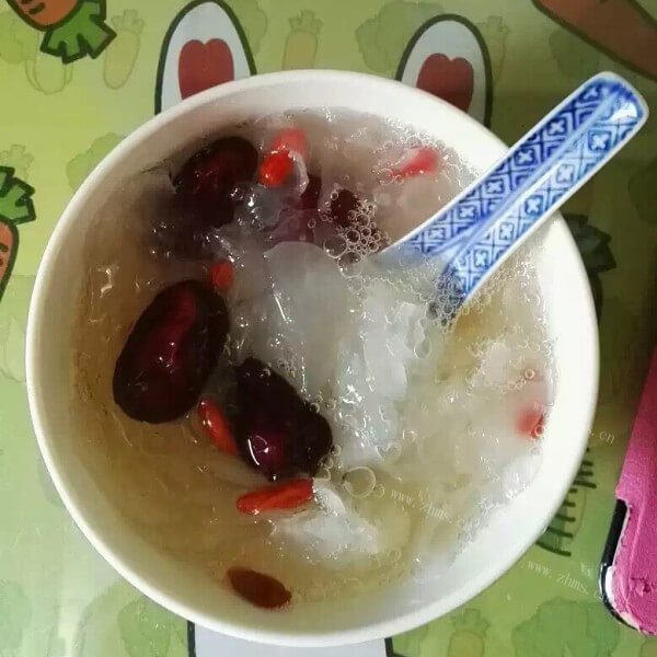 美味的红枣枸纪银耳羹