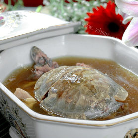 营养的土茯苓草龟汤 