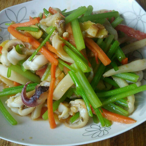 家常花胶墨鱼炒芹菜