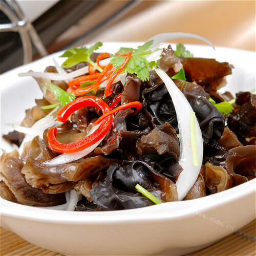 美味的木耳洋葱黄瓜炒肉片