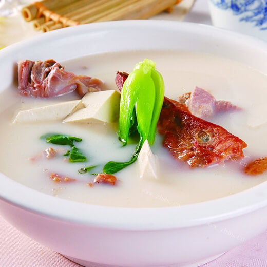 营养天菜芯腐竹龙骨汤