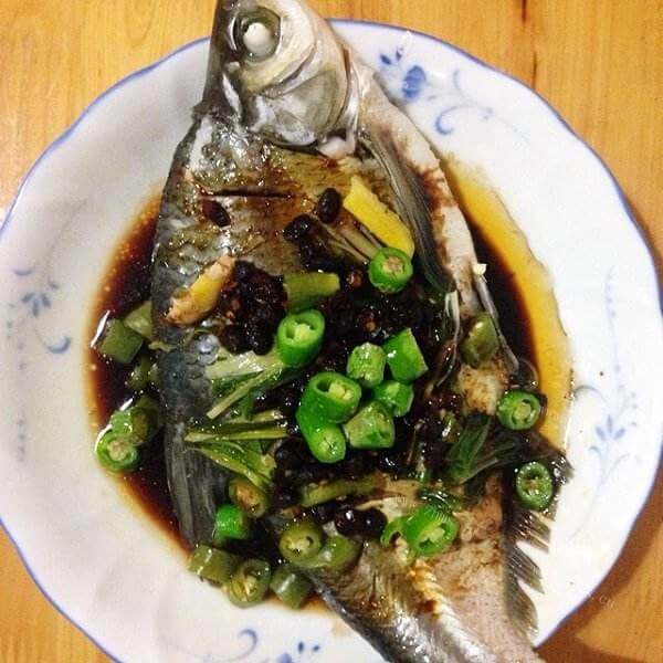鲜美的香辣豆豉蒸鱼