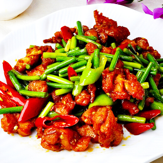 美味的蒜苗炒酱肉 