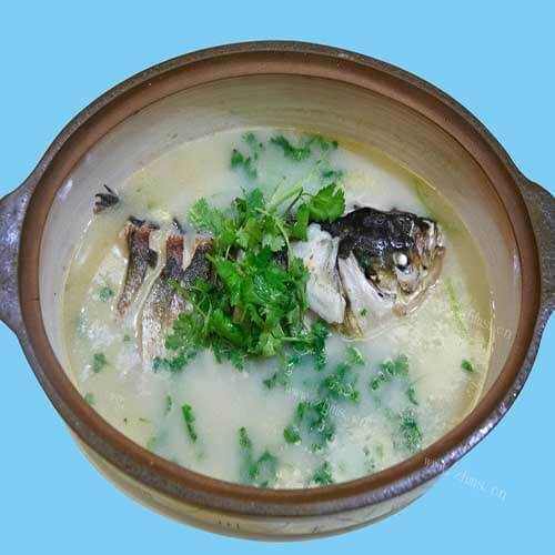 美味的香浓鱼骨汤