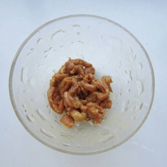 美味的酸菜肉丝面做法图解4)