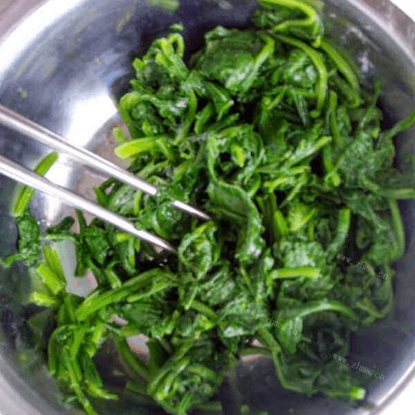 下酒菜果仁菠菜做法图解5)